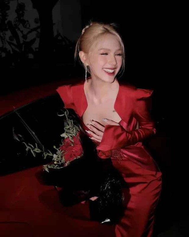 Xoài Non lại khoe mặt mộc, dàn hot girl mạng "xách dép" chạy theo - Hình 6 Xoai Non lai khoe mat moc, dan hot girl mang