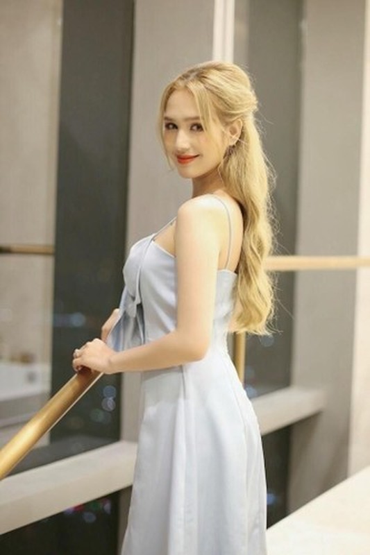 Xoài Non lại khoe mặt mộc, dàn hot girl mạng "xách dép" chạy theo - Hình 7 Xoai Non lai khoe mat moc, dan hot girl mang