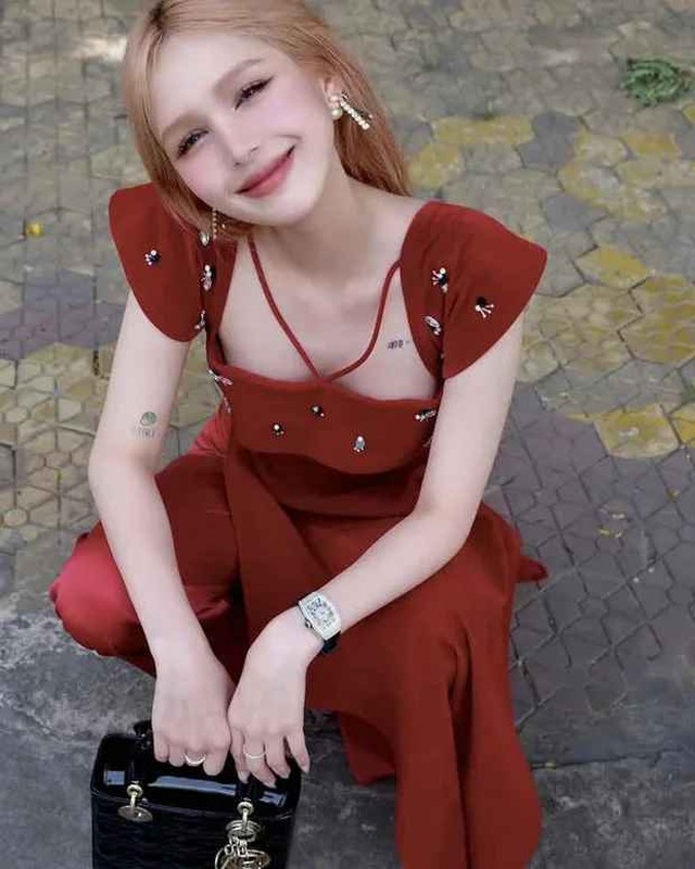 Xoài Non lại khoe mặt mộc, dàn hot girl mạng "xách dép" chạy theo Xoai Non lai khoe mat moc, dan hot girl mang