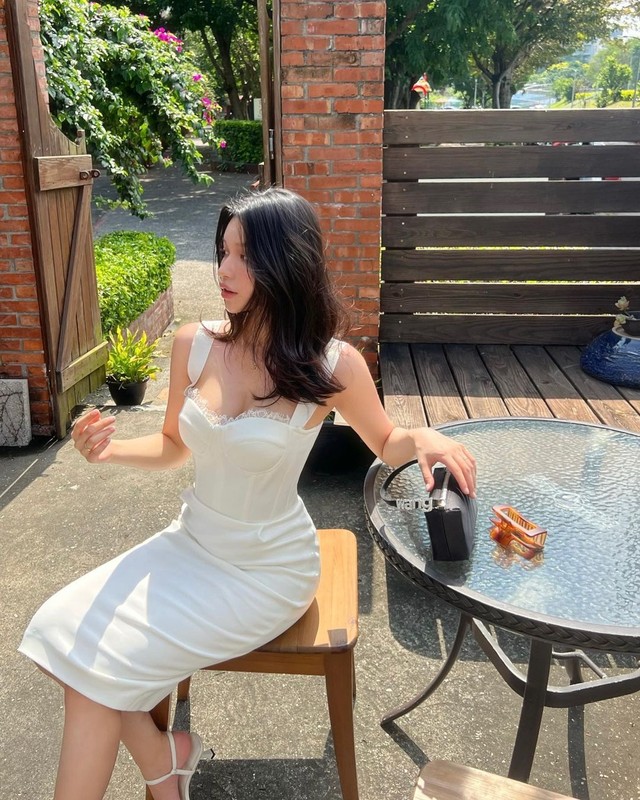 Cô điều dưỡng hot nhất Đài Loan gây sốt với vóc dáng sau sinh - Hình 11 Co dieu duong hot nhat Dai Loan gay sot voi voc dang sau sinh-Hinh-11
