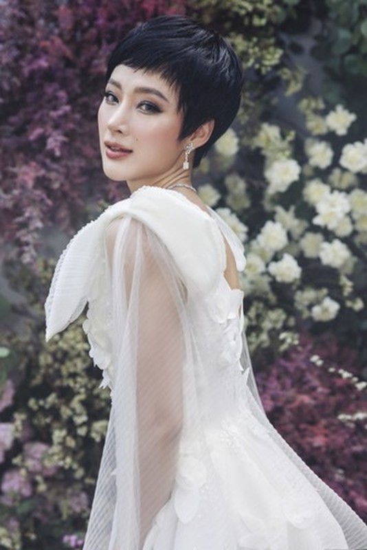 Angela Phương Trinh khoe ảnh mới, netizen hỏi cơ bắp đâu? - Hình 11 Angela Phuong Trinh khoe anh moi, netizen hoi co bap dau?-Hinh-11