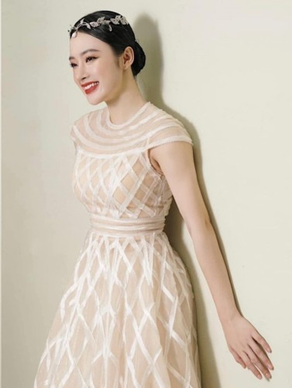 Angela Phương Trinh khoe ảnh mới, netizen hỏi cơ bắp đâu? - Hình 7 Angela Phuong Trinh khoe anh moi, netizen hoi co bap dau?-Hinh-7