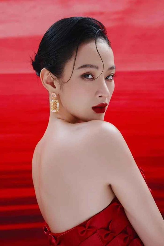 Angela Phương Trinh khoe ảnh mới, netizen hỏi cơ bắp đâu? Angela Phuong Trinh khoe anh moi, netizen hoi co bap dau?