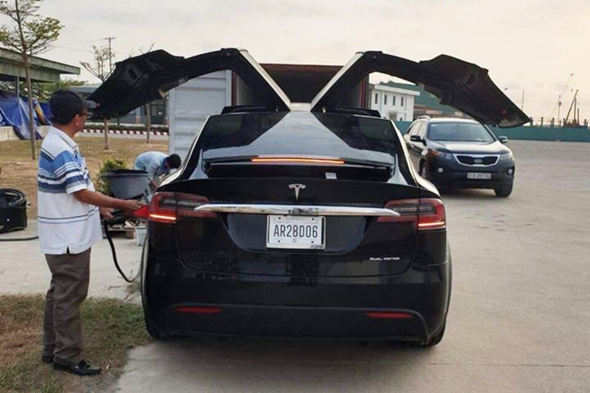 Dai gia Phu Tho tau xe Tesla Model X hon 8 ty dong-Hinh-3