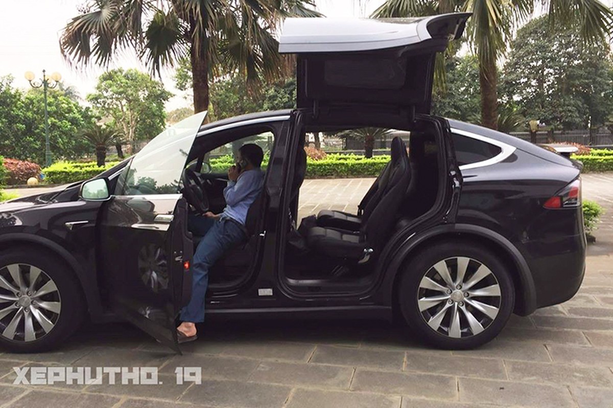 Dai gia Phu Tho tau xe Tesla Model X hon 8 ty dong-Hinh-4