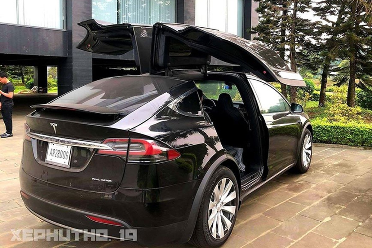 Dai gia Phu Tho tau xe Tesla Model X hon 8 ty dong-Hinh-7
