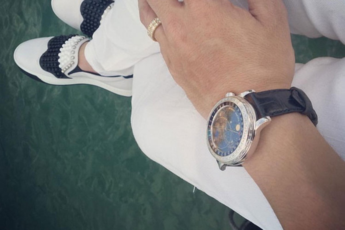 Đồng hồ Patek Philippe của Minh Nhựa đủ mua 2 xe Mercedes-Maybach GLS480 - Hình 4 Dong ho Patek Philippe cua Minh Nhua du mua 2 xe Mercedes-Maybach GLS480-Hinh-4