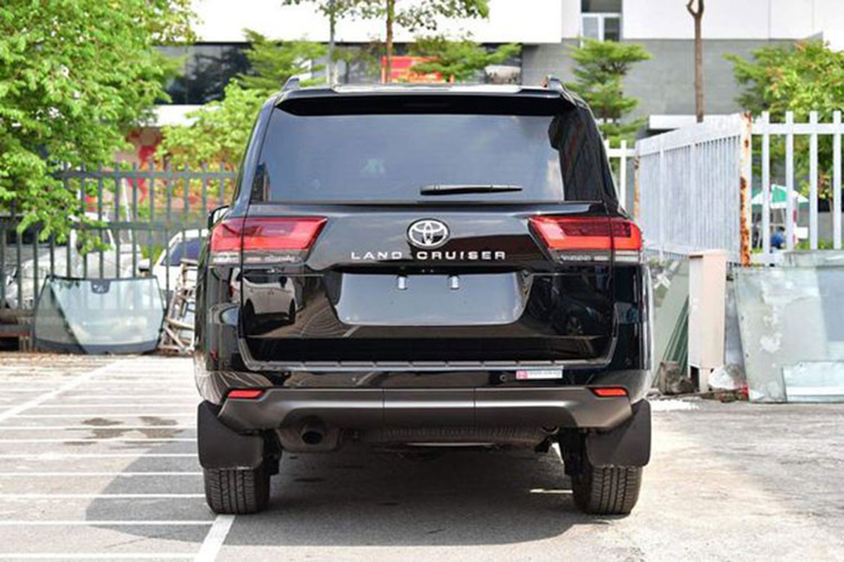 Toyota Land Cruiser 2023 in Vietnam, full price, 4,196 ty dong-Hinh-3