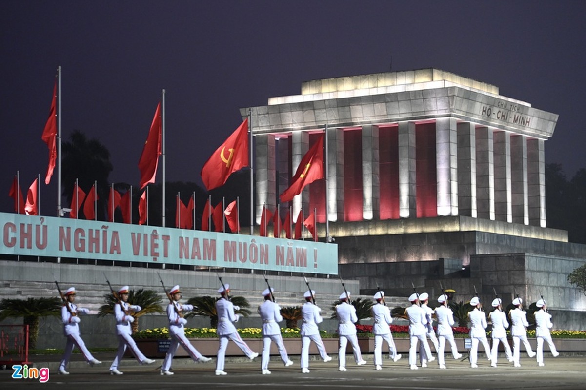 Dai hoi Dang lan thu XIII: Cac dai bieu vieng Chu tich Ho Chi Minh