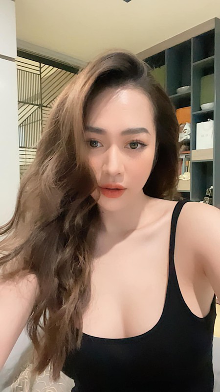 Hot girl Nong cung Euro “dot mat” netizen bang body sieu nong bong