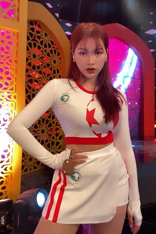 Hot girl Nong cung World Cup dai dien A Rap Xe Ut la ai?-Hinh-6