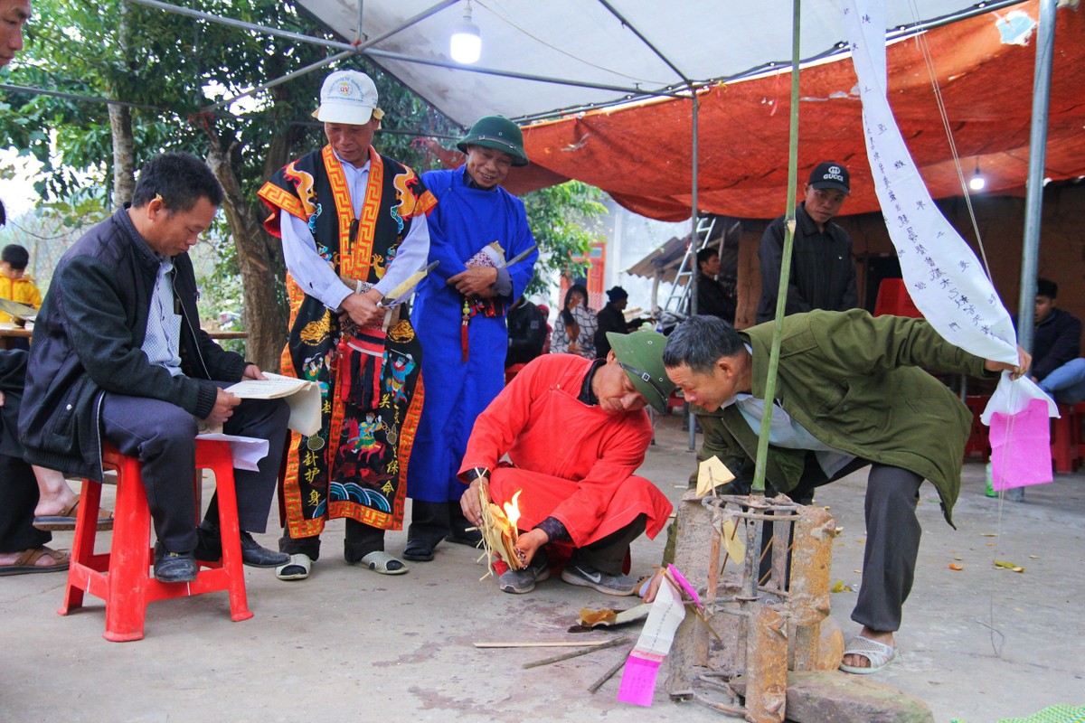 Doc le cap sac of Dao Thanh Y o Quang Ninh-Hinh-9