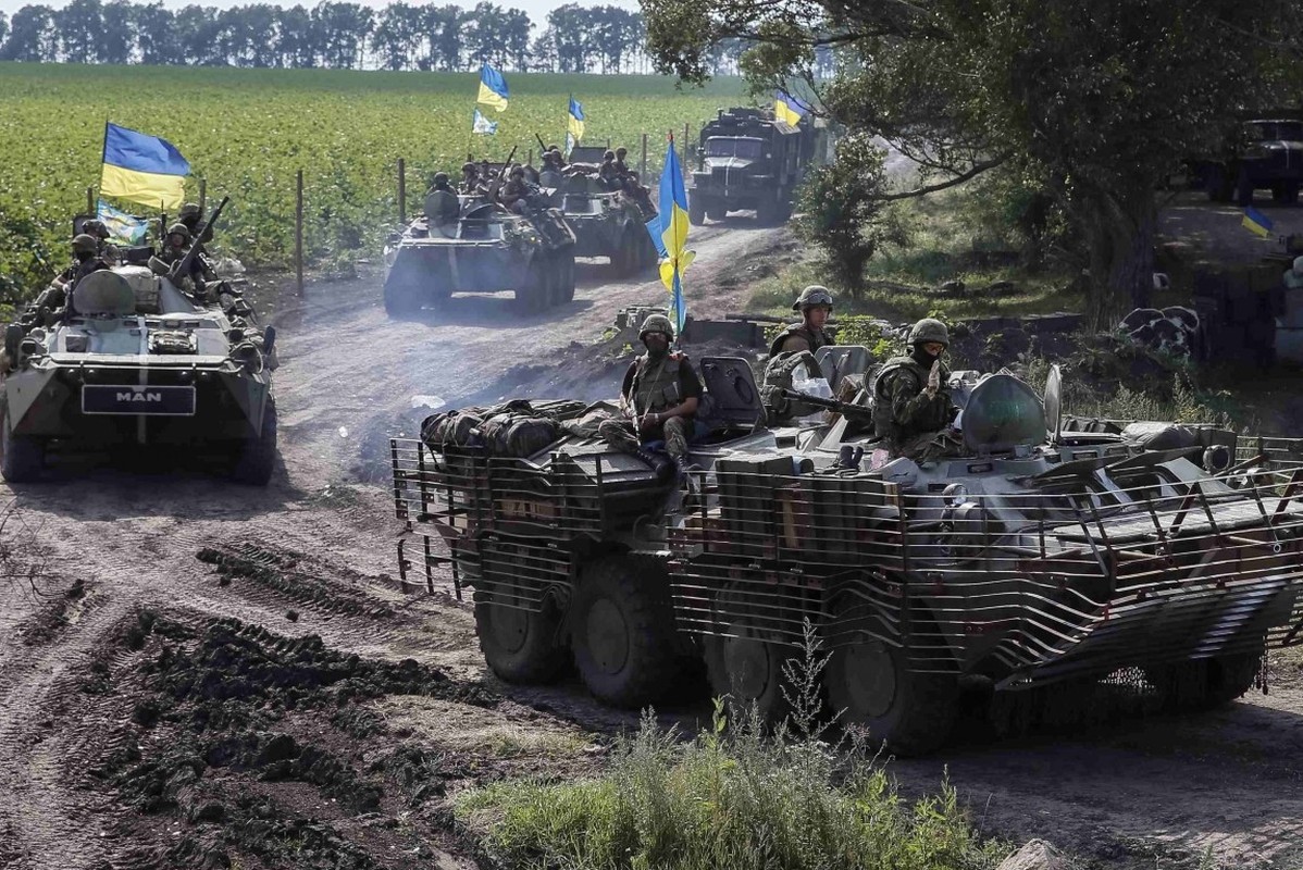 Lan dau tien trong lich su, bom dan NATO na vao Donbass-Hinh-10