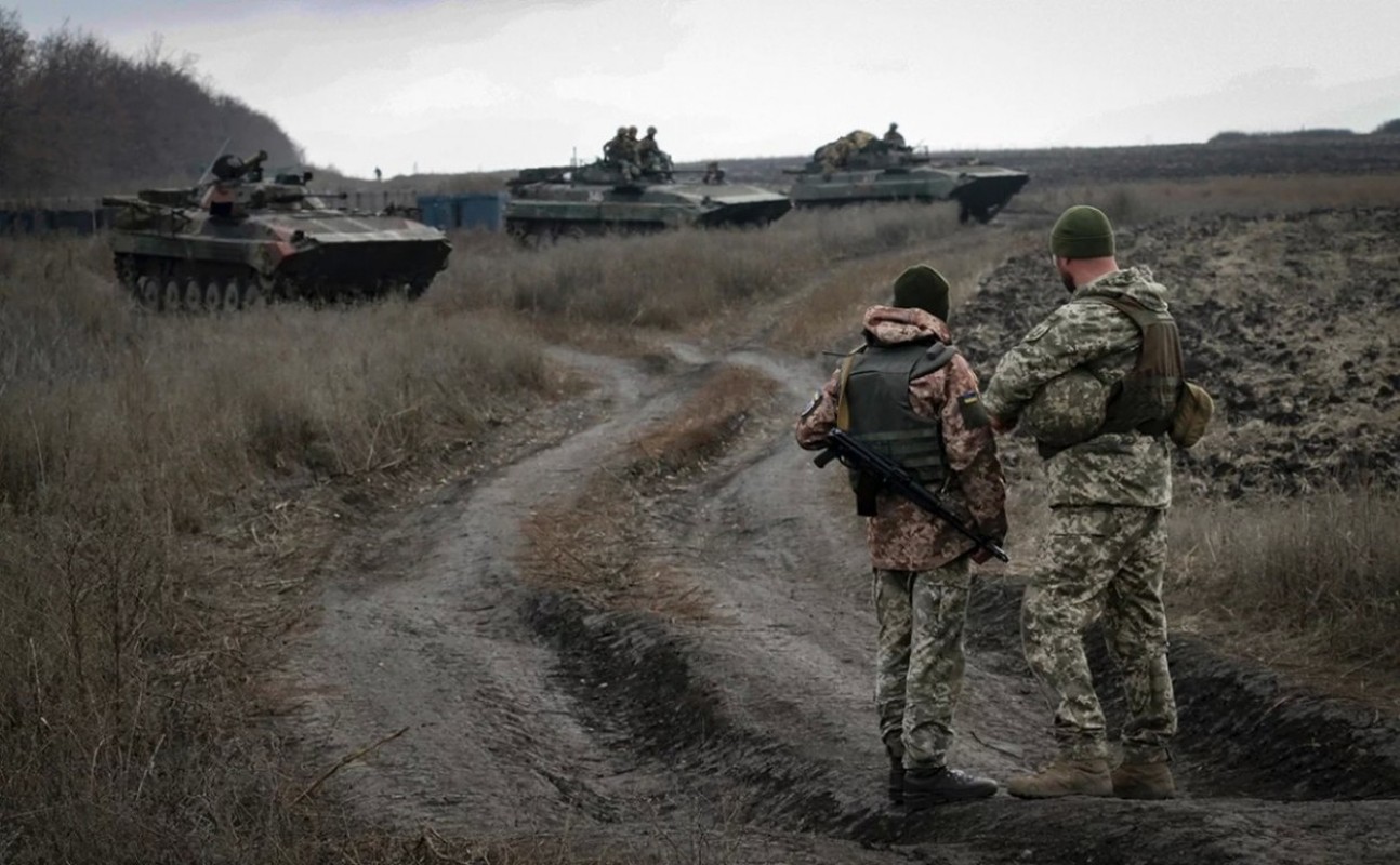 Lan dau tien trong lich su, bom dan NATO na vao Donbass-Hinh-11