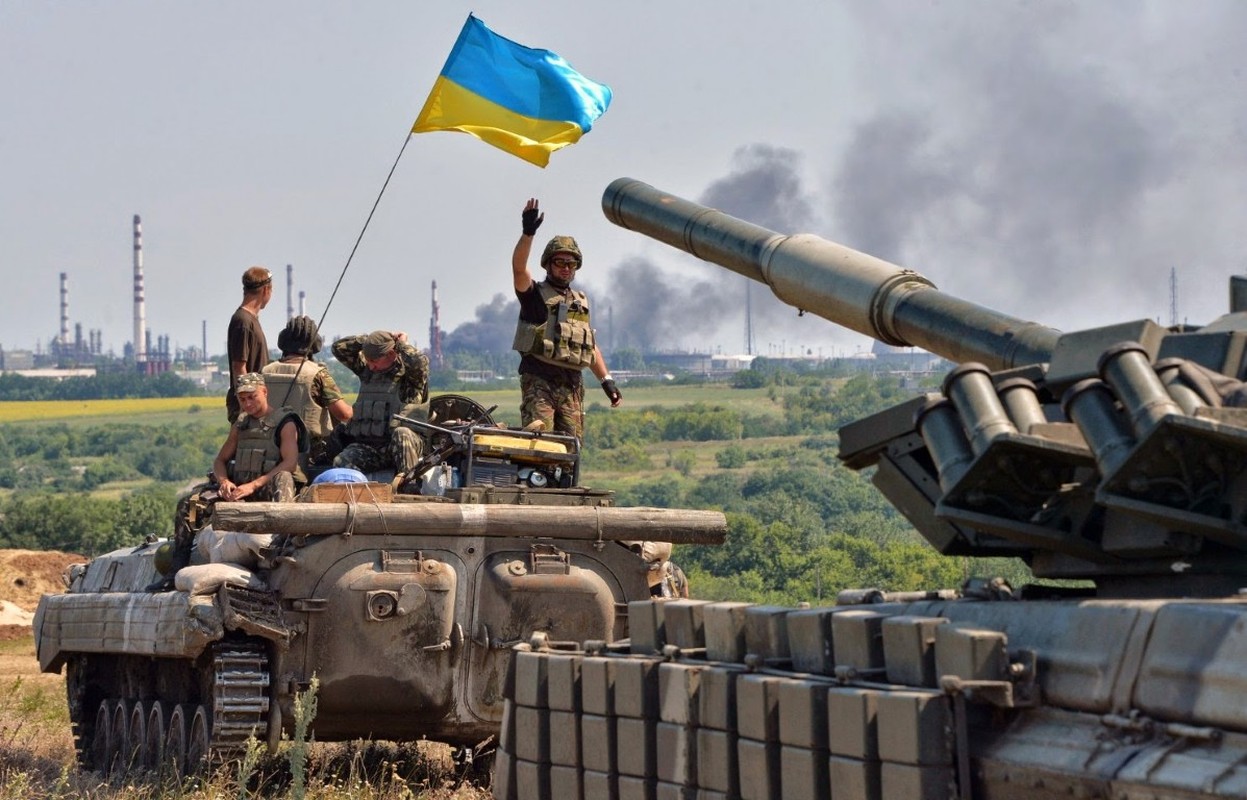 Lan dau tien trong lich su, bom dan NATO na vao Donbass-Hinh-7
