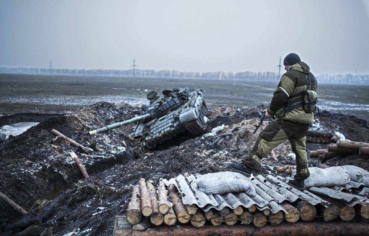 Lan dau tien trong lich su, bom dan NATO na vao Donbass-Hinh-8
