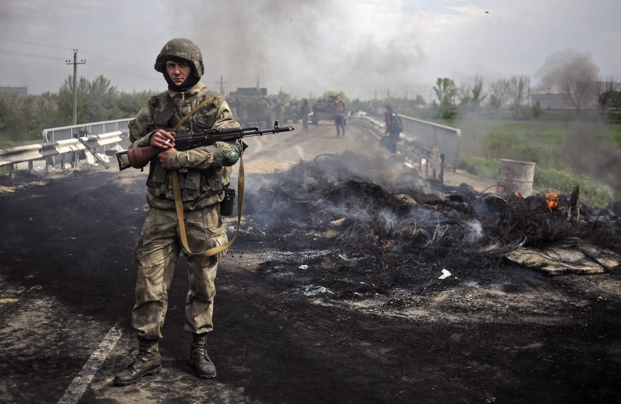 Lan dau tien trong lich su, bom dan NATO na vao Donbass
