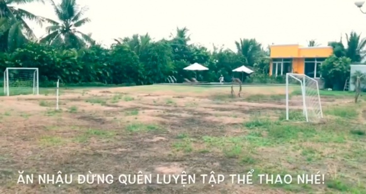 Chiem nguong biet thu rong thang canh co bay cua ban trai Hoa Minzy-Hinh-4
