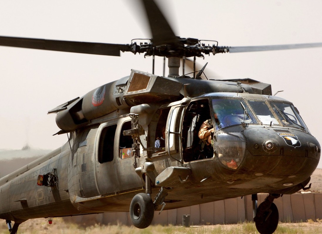 Truc thang UH-60M gap nan, chi huy luc luong vu trang Dai Loan mat tich-Hinh-6
