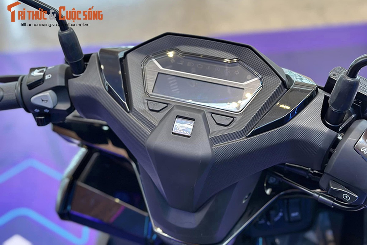 Cận cảnh Honda Vario 160 lắp ráp Việt Nam, cao nhất hơn 56 triệu đồng - Hình 4 Can canh Honda Vario 160 lap rap Viet Nam, cao nhat hon 56 trieu dong-Hinh-4