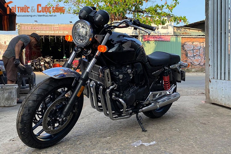 Thợ Sài Gòn hô biến Honda CB400SF thành CB1100